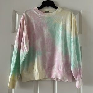 GAP WOMEN’S TIE DYE SWEAT SET…TOP IS SIZE SMALL… BOTTOM IS MEDIUM NWT